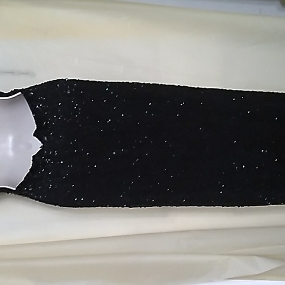 EVENING DRESS DAZZLING BEADING AND SEQUIN BACKLESS KEYHOLE OPENING IN FRONT - Picture 9 of 12